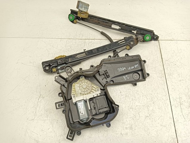 VAG 1P0867435 Motor del elevalunas de la puerta delantera izquierda  disponible Valladolid