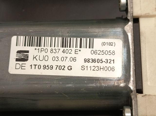VAG 1P0867436 Motor del elevalunas de la puerta delantera derecha  disponible España