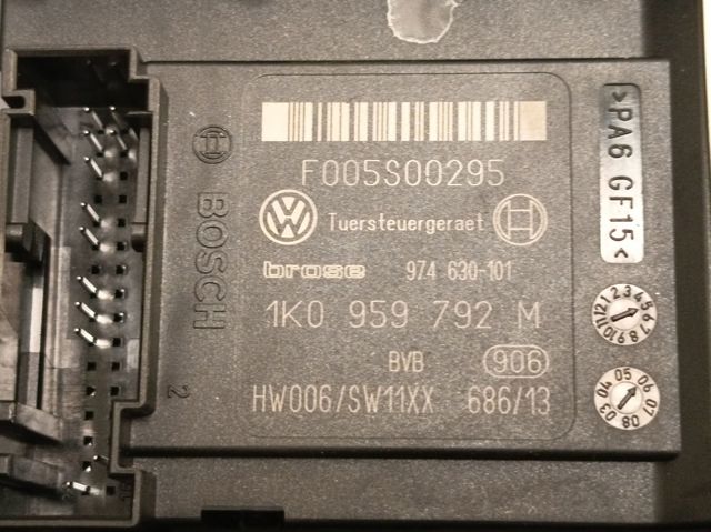 1P0867436 Motor del elevalunas de la puerta delantera derecha  disponible Utrera