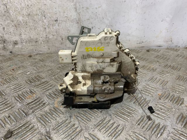 1P1837015B Cerradura de puerta delantera izquierda  disponible Burgos