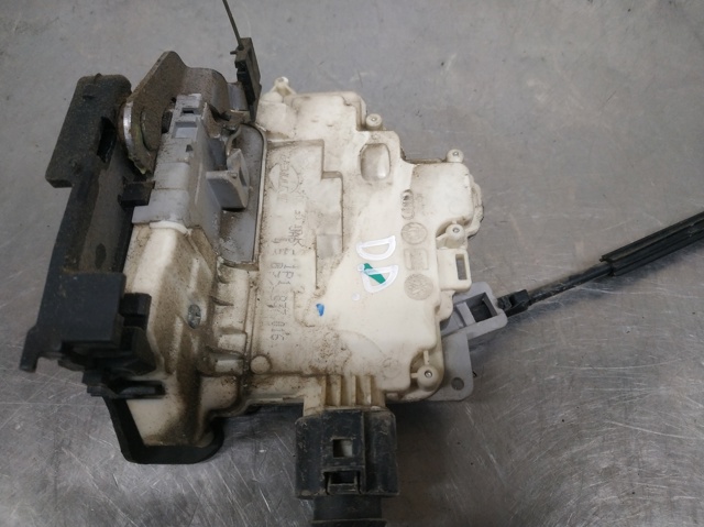 1P1837016 VAG Cerradura de puerta delantera derecha  en stock Gandía