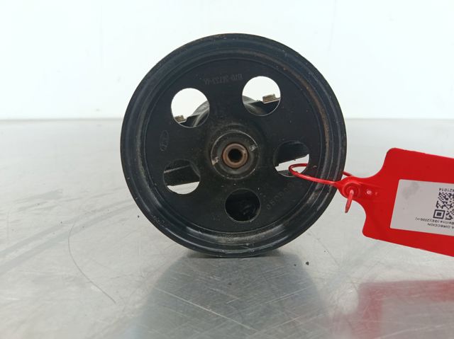 Bomba de dirección asistida  1S703A733AA FORD