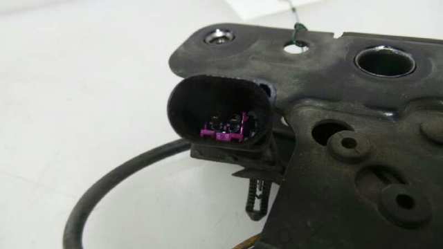 1T0823509C VAG Cerradura del capó  comprar en Oviedo