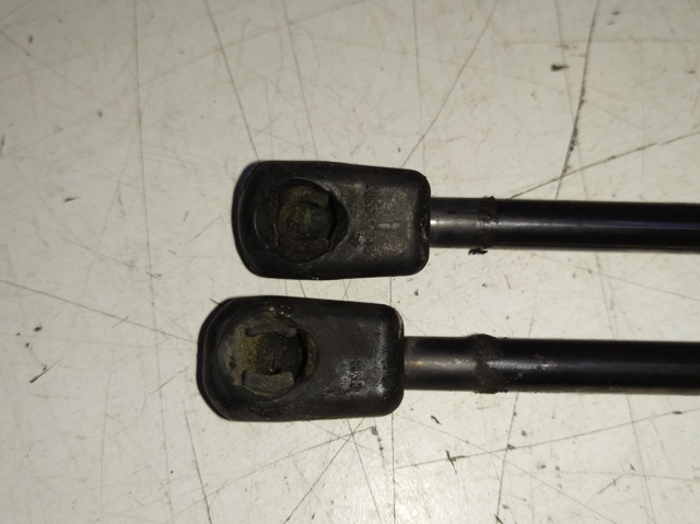 VAG 1T0827550C Amortiguador maletero  en stock Salamanca