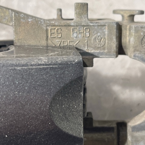 1T0837886B VAG Soporte de manija exterior de puerta delantera derecha  en stock Huelva