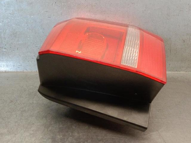 1T0945096R Piloto trasero exterior derecho  comprar en Reus