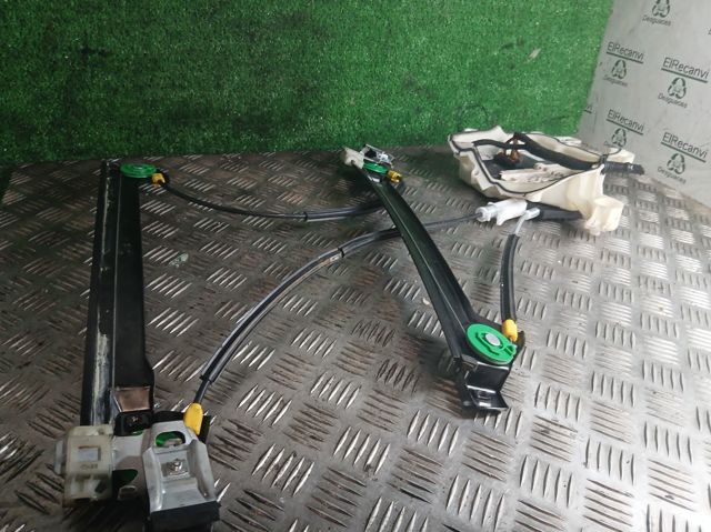 1T0959701 Motor del elevalunas de la puerta delantera izquierda  disponible Málaga