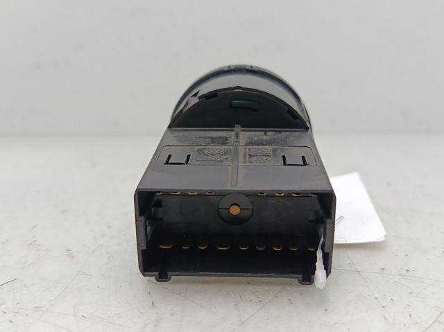 1U0941531D Interruptor de luces en el tablero  comprar en Zaragoza