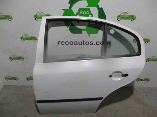 Puerta trasera izquierda 1U4833051 VAG/Skoda