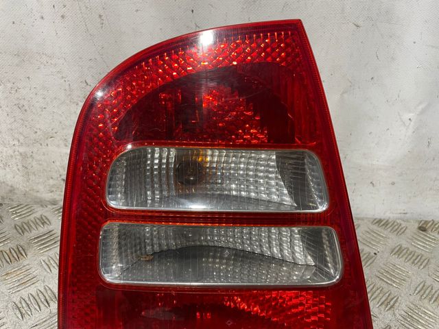 1U6945095 VAG Piloto trasero izquierdo  disponible Vigo