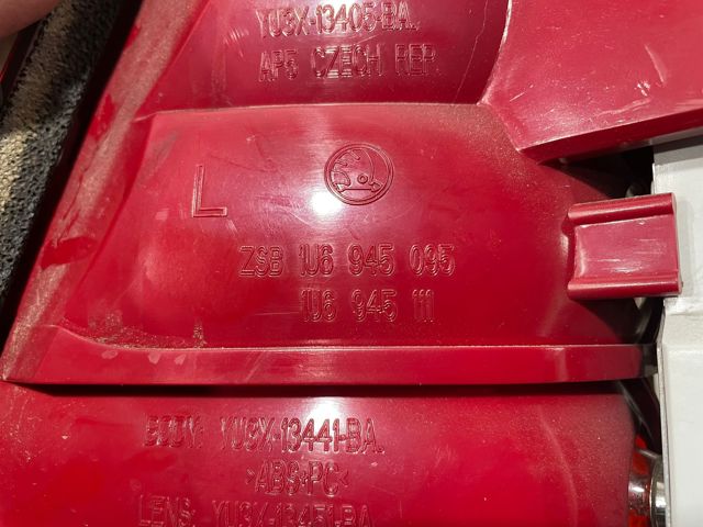 1U6945095 Piloto trasero izquierdo  en stock Sabadell