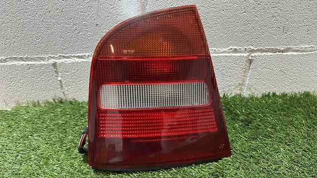 1U6945111 Piloto trasero izquierdo  comprar en Reus