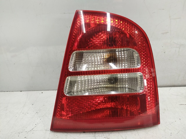 1U6945112 VAG Piloto trasero derecho comprar Alcalá