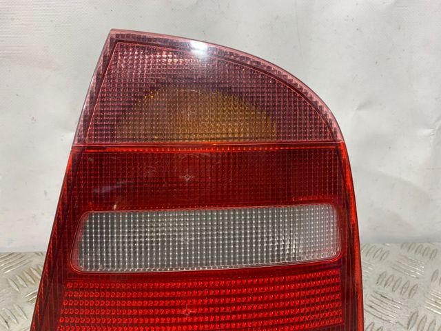 VAG 1U6945112 Piloto trasero derecho  en stock Valencia