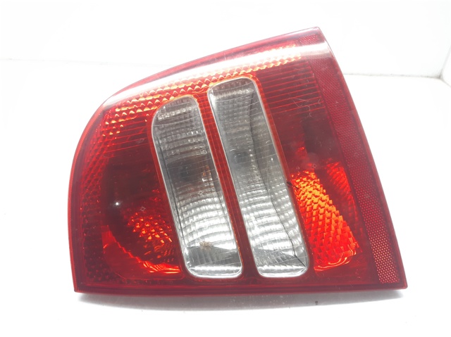 VAG 1U6945112C Piloto trasero derecho  en stock Terrassa