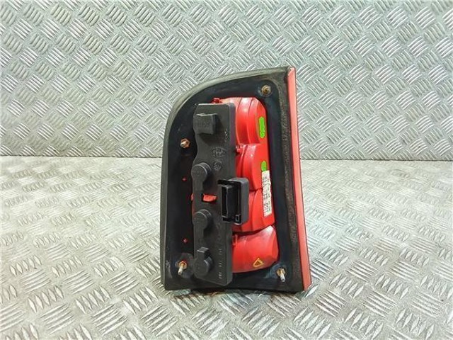 VAG 1U9945096 Piloto trasero derecho  en stock Salamanca