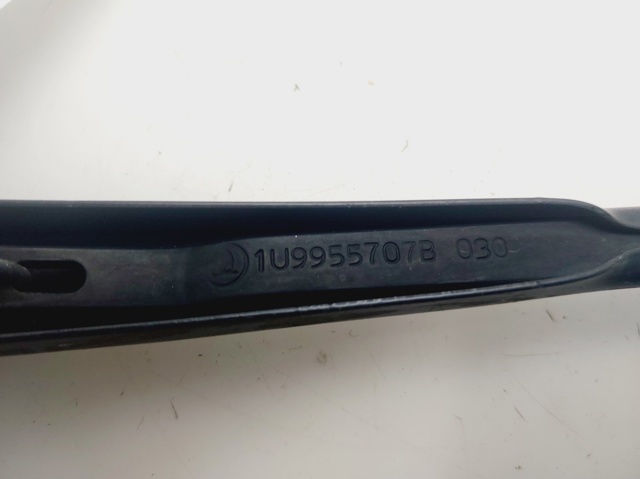 1U9955707B Brazo del limpiaparabrisas trasero  disponible Burgos