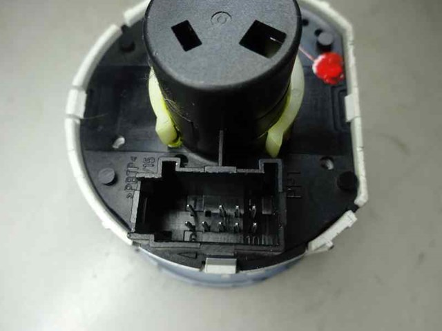 1Z0941431C Interruptor de luces en el tablero  en stock Sabadell