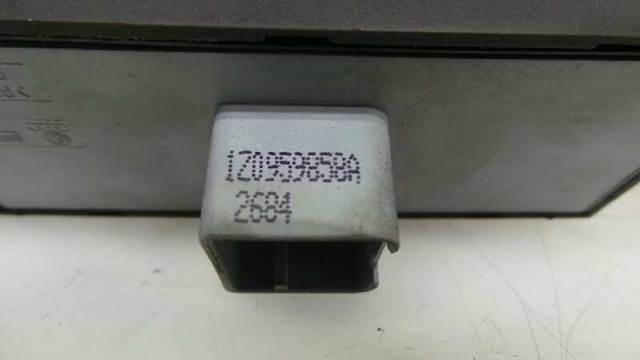 1Z0959858A Interruptor de elevalunas delantera izquierda  en stock Granada