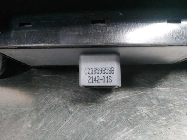 Unidad de control elevalunas delantera izquierda 1Z0959858B VAG