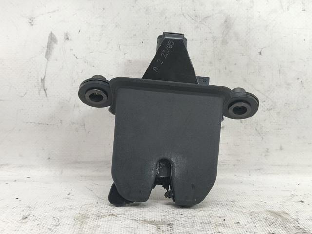1Z5827501D Cerradura de tapa de maletero  disponible Málaga