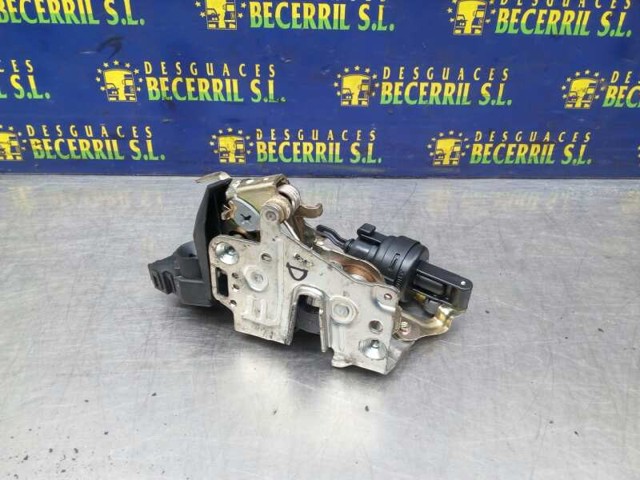MERCEDES 2027204435 Cerradura de puerta delantera derecha  en stock Salamanca