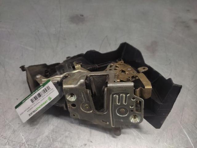 MERCEDES 2027300635 Cerradura de la puerta trasera derecha  en stock Terrassa