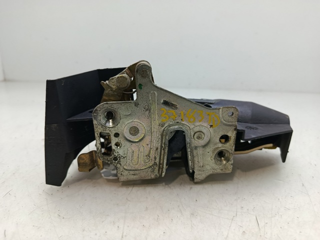 2027300635 MERCEDES Cerradura de la puerta trasera derecha  disponible Alicante