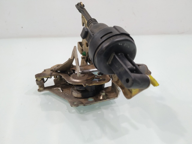 MERCEDES 2027300635 Cerradura de la puerta trasera derecha  en stock Valencia