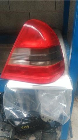 Precio del repuesto  C  sedán