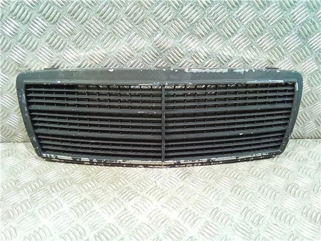 Rejilla de radiador Mercedes C  (W202)