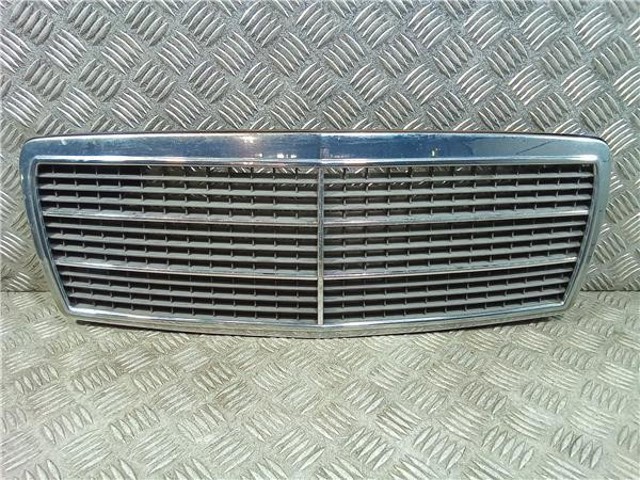 Rejilla de radiador Mercedes C  (W202)