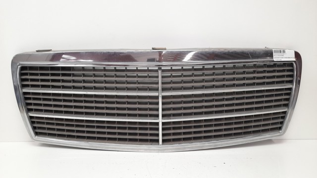 Comprar Parrilla del radiador Mercedes C  W202 a bajo precio