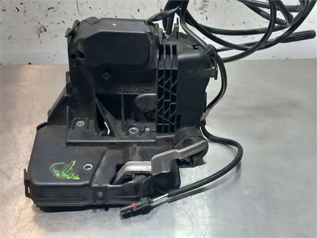 2037200135 Cerradura de puerta delantera izquierda  disponible Málaga