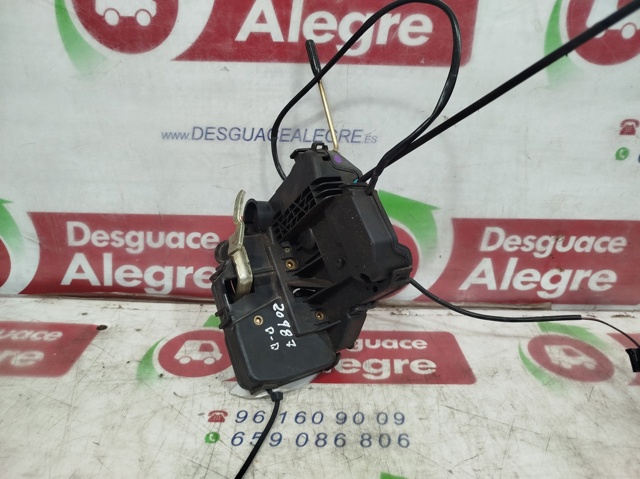 2037200435 MERCEDES Cerradura de puerta delantera derecha  en stock Huelva