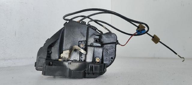2037300235 MERCEDES Cerradura de la puerta trasera derecha  en stock Huelva