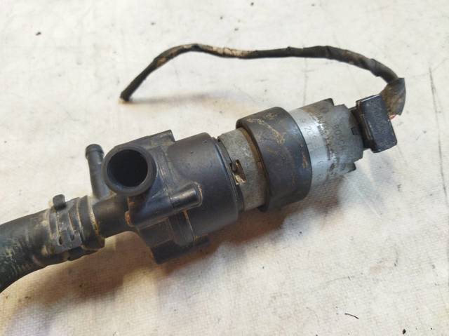 MERCEDES 2038350164 Bomba de agua eléctrica auxiliar  disponible Valladolid