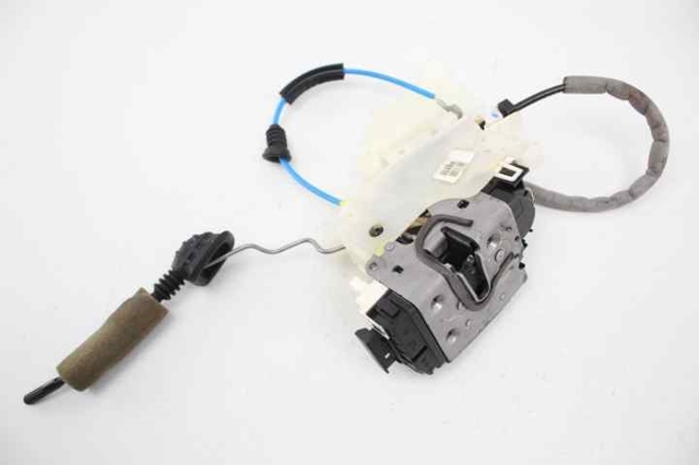 2047202735 MERCEDES Cerradura  en stock Gandía