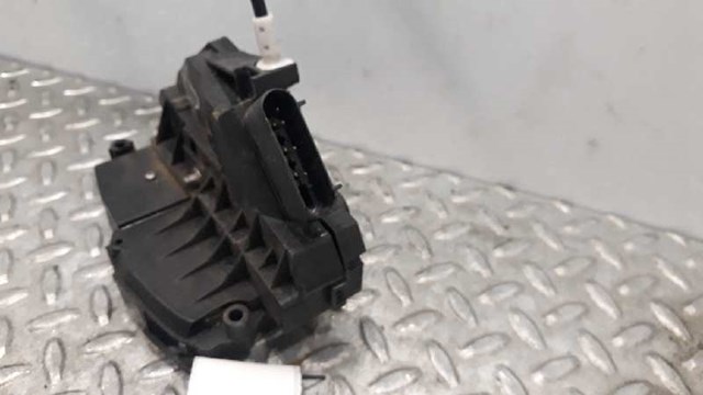 FORD 2048282 Cerradura de puerta delantera derecha  en stock Terrassa