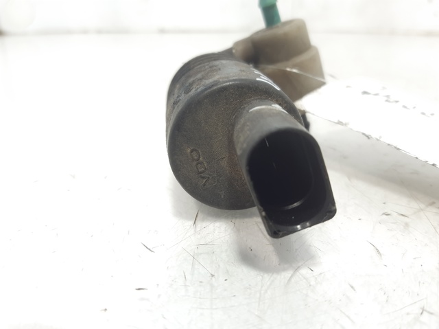 MERCEDES 2048660221 Bomba de agua limpiaparabrisas, delantera  en stock Salamanca