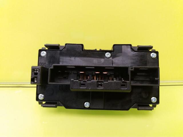 MERCEDES 2088200310 Boton de luz de emergencía  en stock Salamanca