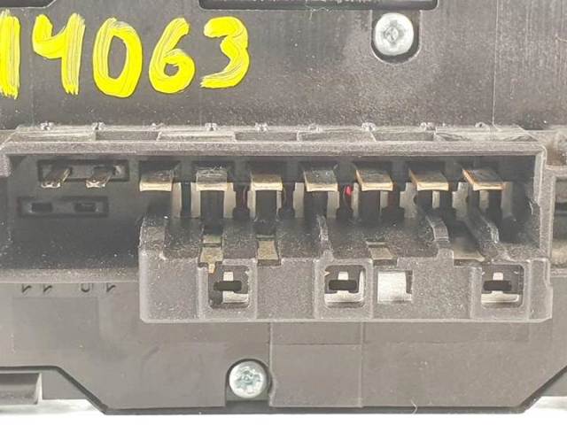 2108201310 MERCEDES Boton warning  en stock Gandía