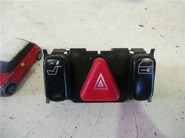 MERCEDES 2108201310 Boton warning  en stock Valencia