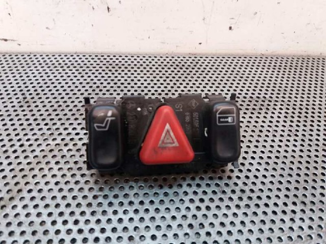 2108201310 MERCEDES Boton de luz de emergencía  en stock Gandía