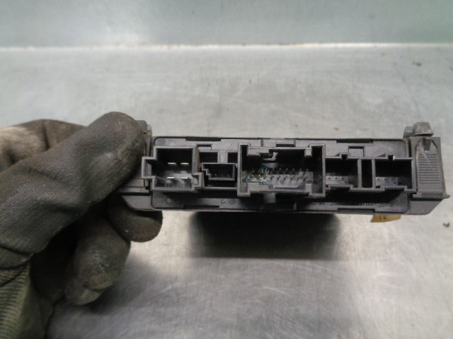 2108207526 MERCEDES Unidad de confort de la puerta delantera  en stock Córdoba