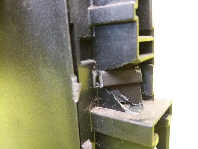 2108207526 MERCEDES Unidad de confort de la puerta delantera  disponible Ourense