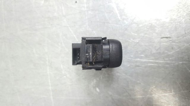 2108208210 MERCEDES Botón de encendido del motor del elevalunas trasero izquierdo  en stock Córdoba