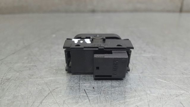2108208210 MERCEDES Botón de encendido del motor del elevalunas trasero izquierdo  comprar en Lleida