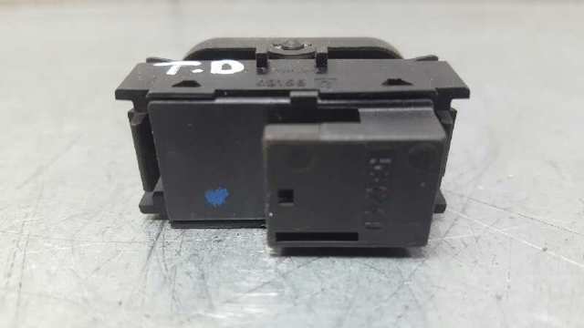 2108208210 Botón de encendido del motor del elevalunas trasero izquierdo  disponible Utrera
