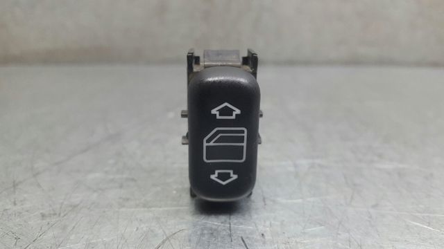 2108208210 MERCEDES Botón de encendido del motor del elevalunas trasero izquierdo  en stock Huelva
